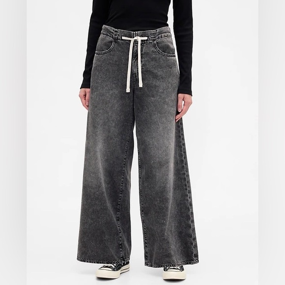 GAP Denim - Gap Mid Rise Pull-On SuperLight Baggy Jeans size small 🤍
